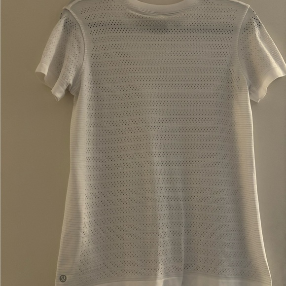 Lululemon Swiftly Breathe Short Sleeve Size 6 - Picture 3 of 6